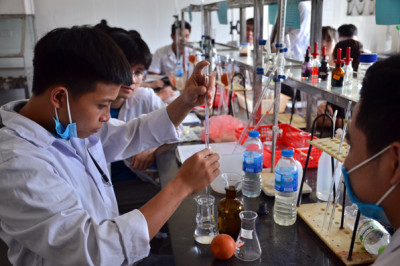 Giờ thực hành tại Vườn Khí tượng 1