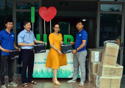 Công ty máy tính Ben trao tặng quà cho Trường Đại học Tài nguyên và Môi trường Hà Nội