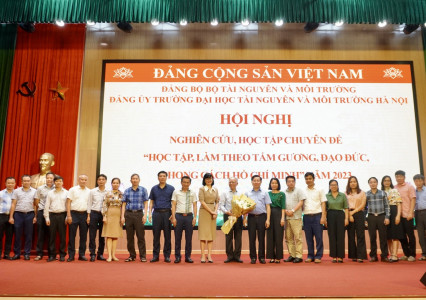 Học tập và làm theo tấm gương đạo đức, phong cách Hồ Chí Minh qua bài giảng của GS.TS. Hoàng Chí Bảo
