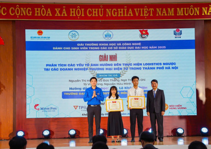 Sinh viên ngành Logistics và quản lý chuỗi cung ứng đạt giải Nhì tại giải thưởng "Khoa học và công nghệ sinh viên toàn quốc năm 2025"