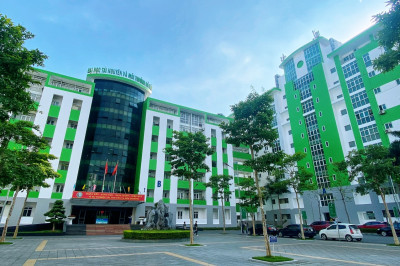 Khuôn viên Trường khang trang sạch đẹp