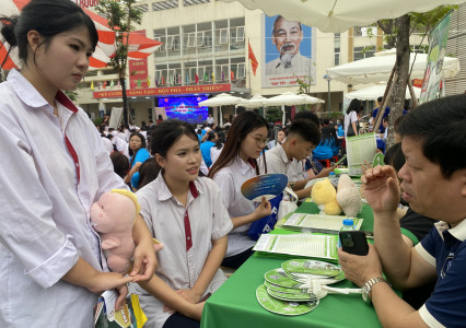 HUNRE đổ bộ ngày hội tư vấn tuyển sinh tại Trường THPT Xuân Phương - Hà Nội