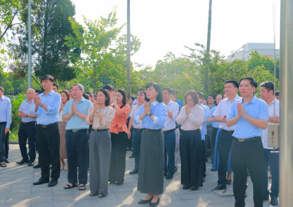 Mít tinh Kỷ niệm 79 năm ngày Thương binh Liệt sĩ và dâng hương tại Đài tưởng niệm Liệt sĩ phường Phú Diễn