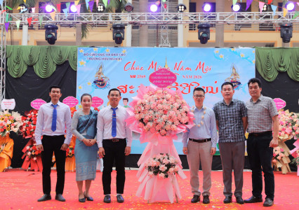 Trường Đại học TN&MT HN cùng các em lưu học sinh Lào tham dự Tết Bunpimay 2026 tại Trường Hữu nghị 80