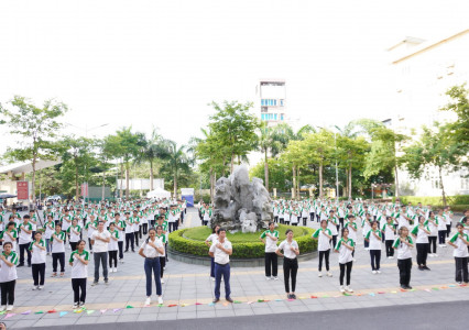 Hơn 300 giảng viên và sinh viên nhảy Flashmob hưởng ứng Ngày Môi trường thế giới năm 2022: “Chỉ một trái đất”