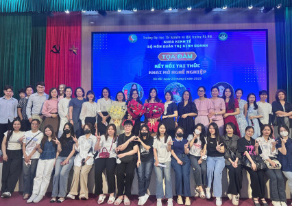 Tọa đàm Quản trị kinh doanh: “Kết nối tri thức - Khai mở nghề nghiệp”