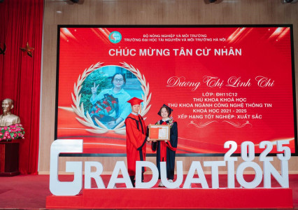 Dương Thị Linh Chi - Thủ khoa ngành Công nghệ thông tin: Một hành trình trưởng thành từ trái tim đầy khát vọng