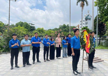 Trường Đại học Tài nguyên và Môi trường Hà Nội dâng hương tưởng nhớ các anh hùng Liệt sĩ tại Đài tưởng niệm Liệt sĩ nhân ngày 27/7