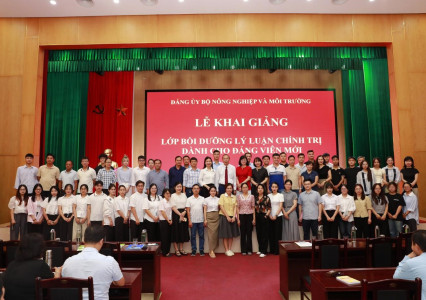 Khai giảng Lớp “Bồi dưỡng lý luận chính trị dành cho đảng viên mới”