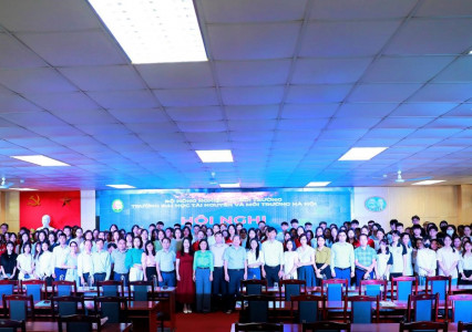 Lễ khai mạc và xét giải thưởng nghiên cứu khoa học sinh viên cấp trường năm học 2024 - 2025