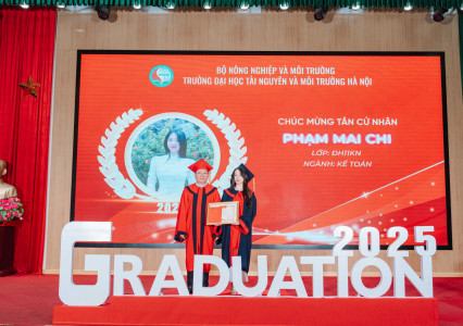 Thủ khoa Trường ĐH Tài nguyên và Môi trường Hà Nội chia sẻ bí kíp tận dụng AI để học tập hiệu quả