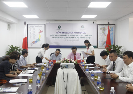 Trường Đại học TN&MT Hà Nội đón Đoàn chuyên gia, sinh viên Hà Lan đến tham quan và trao đổi chuyên môn học thuật