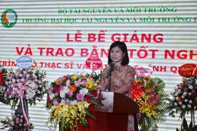 Bà Nguyễn Thị Huyền - Phó Vụ trưởng Vụ Tổ chức cán bộ phát biểu
