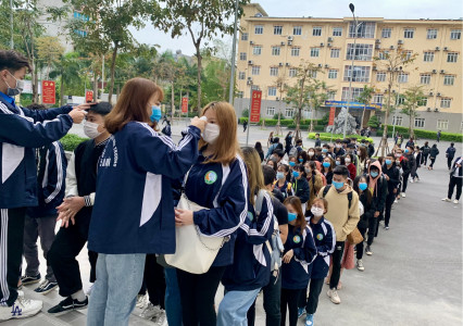 Đại học Tài nguyên và Môi trường Hà Nội đón sinh viên trở lại học tập sau nghỉ dịch Covid năm 2021