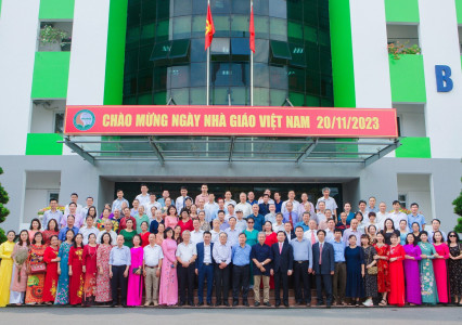 Gặp mặt cán bộ hưu trí Nhà trường nhân Ngày Nhà giáo Việt Nam 