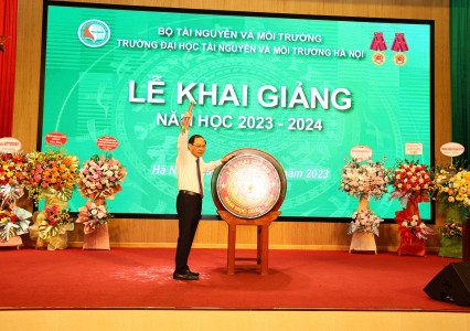 Thứ trưởng Lê Công Thành dự Khai giảng năm học 2023 - 2024 Trường Đại học Tài nguyên và Môi trường Hà Nội