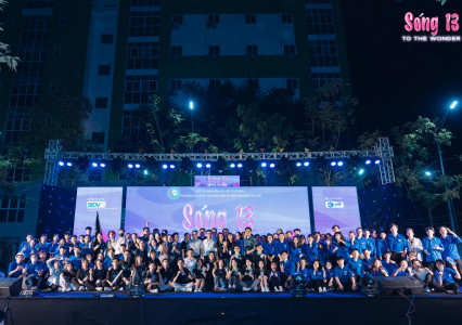 Gala “Sóng 13” mang nhiều màu sắc chào đón tân sinh viên khóa 2023 - 2027