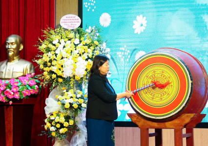 Thứ trưởng Bộ Tài nguyên và Môi trường Nguyễn Thị Phương Hoa về tham dự Lễ Khai giảng năm học 2024-2025 và Kỷ niệm 42 năm ngày Nhà giáo Việt Nam với Trường ĐH TN&MT HN