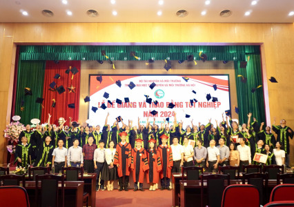 Lễ Bế giảng và trao bằng tốt nghiệp cho sinh viên hệ vừa làm vừa học năm 2024