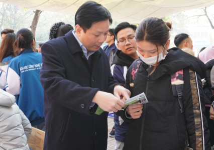 Trường Đại học Tài nguyên và Môi trường Hà Nội tham gia chương trình "Tư vấn hướng nghiệp năm 2021" tại THPT Tây Hồ