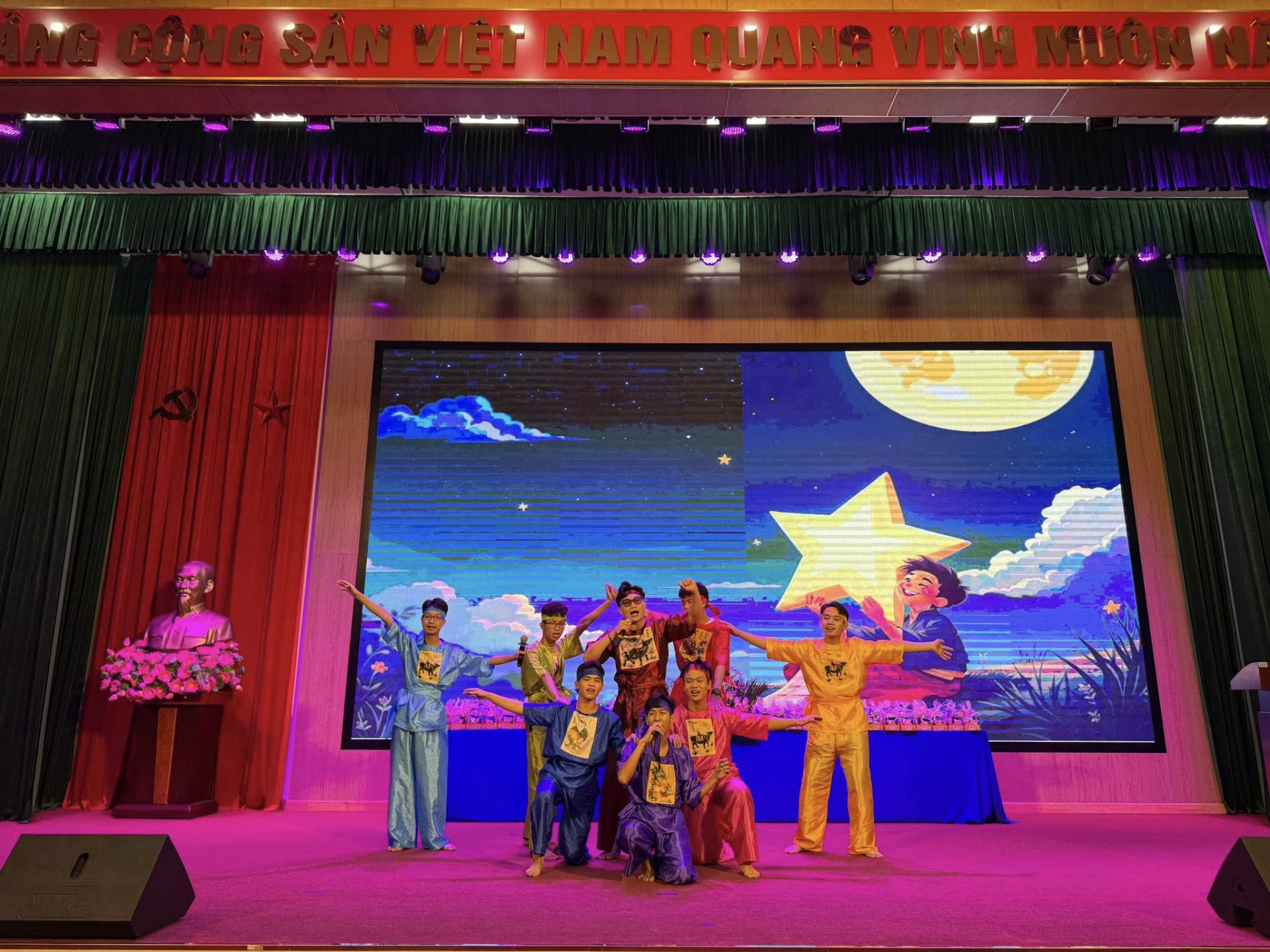 TRUNG_THU_ĐOÀN_5.jpg (1002 KB)