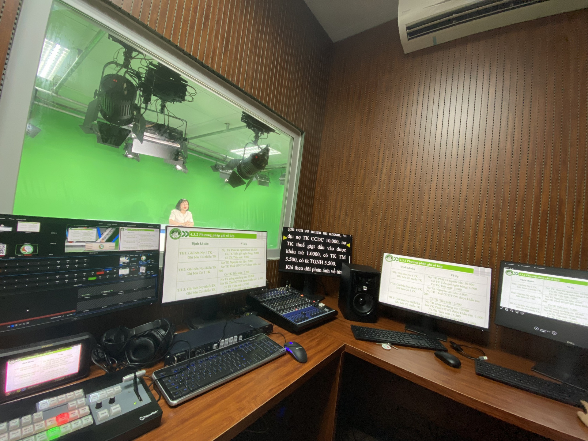 phòng_studio_2.jpg (977 KB)