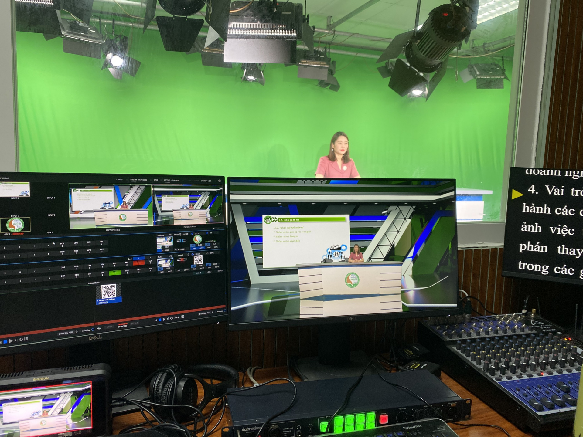 phòng_studio_3.jpg (900 KB)