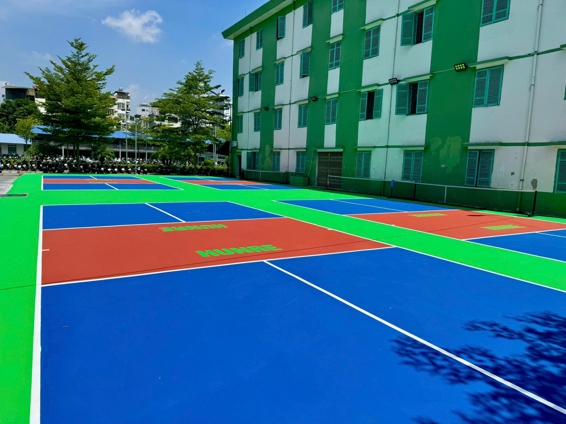 sân_pic.jpg (931 KB)