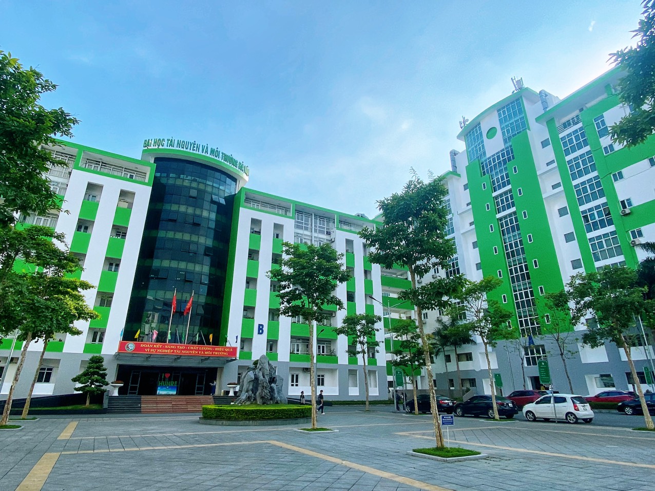 sân_trường.jpg (395 KB)