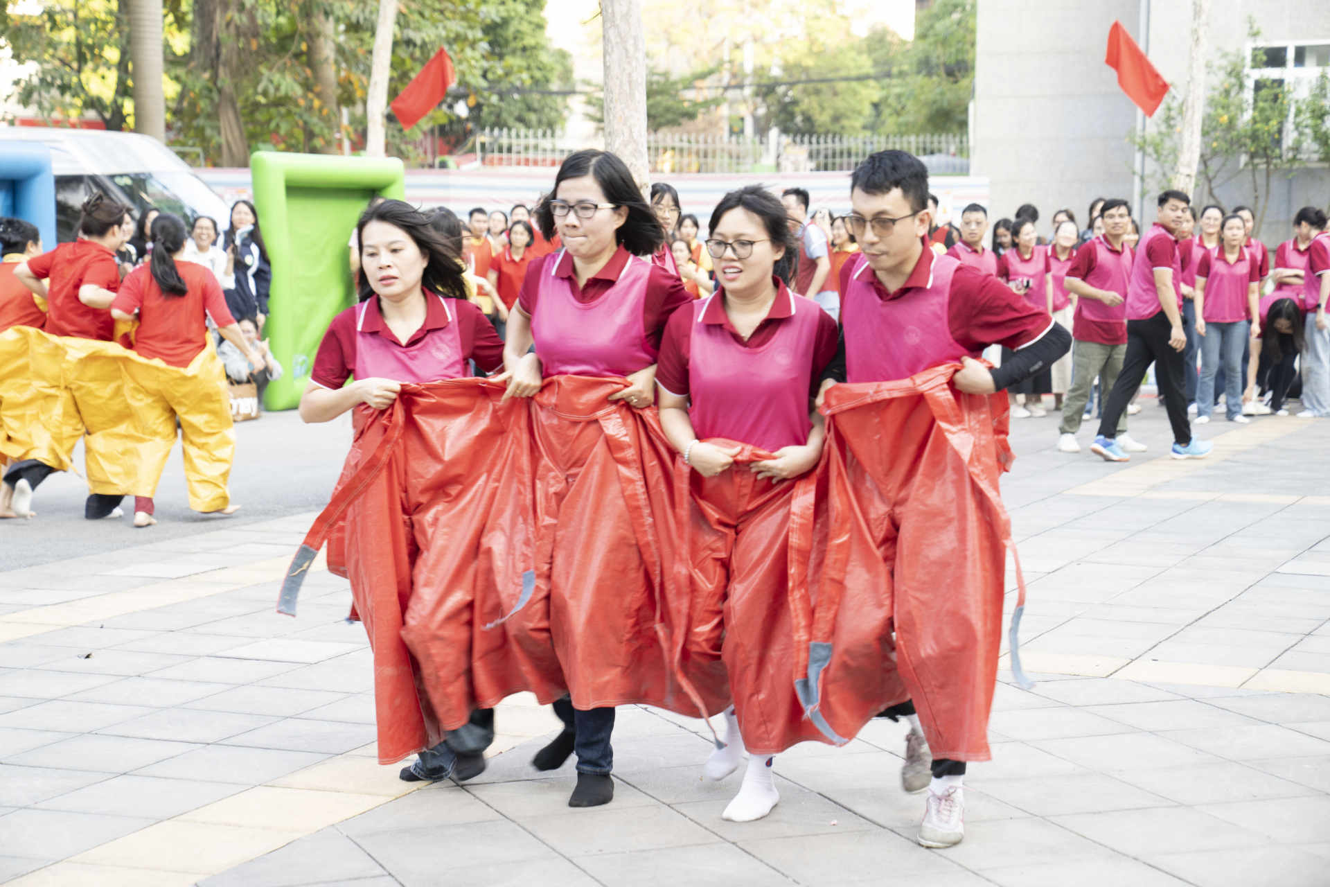 đi_chung_chân.JPG (800 KB)