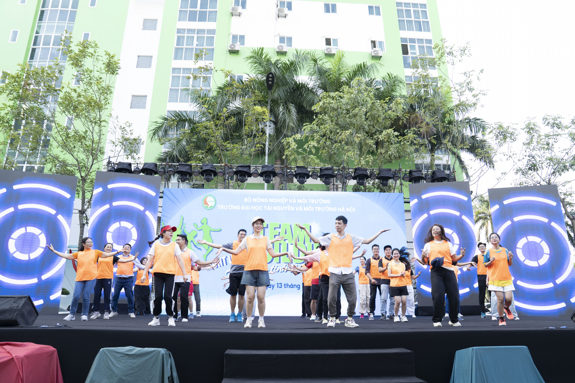 Nhảy_tâp_thể.JPG (1.16 MB)