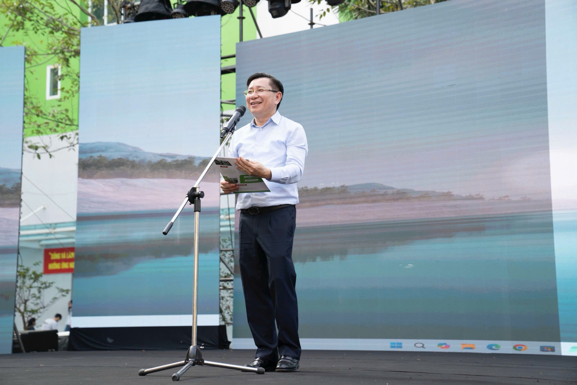 thầy_H.jpg (556 KB)