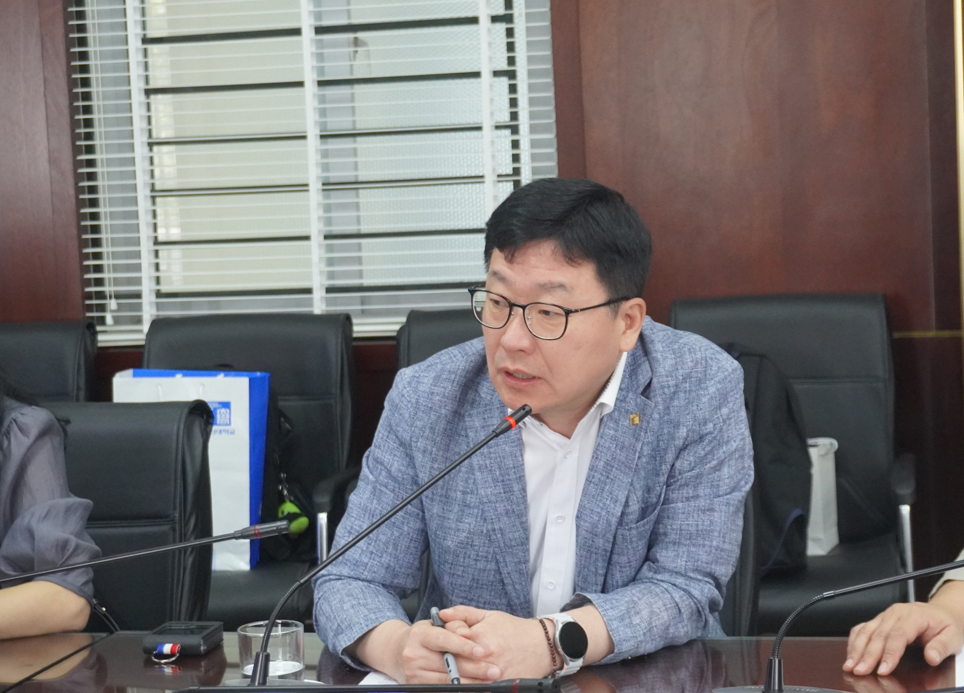 Hiệu_trưởng_trường_han.JPG (812 KB)