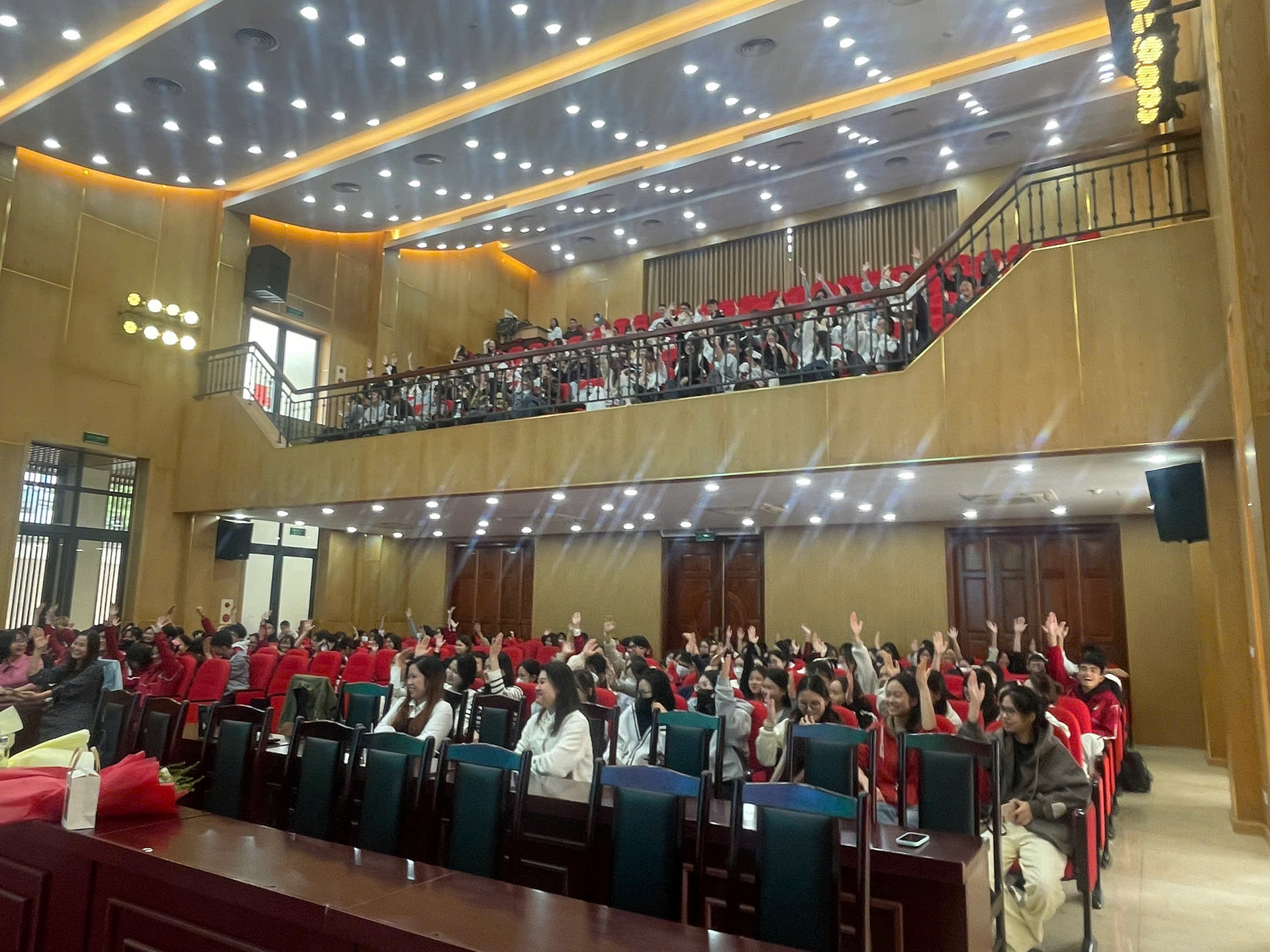 5e2555fc21d3ad8df4c27.jpg (990 KB)