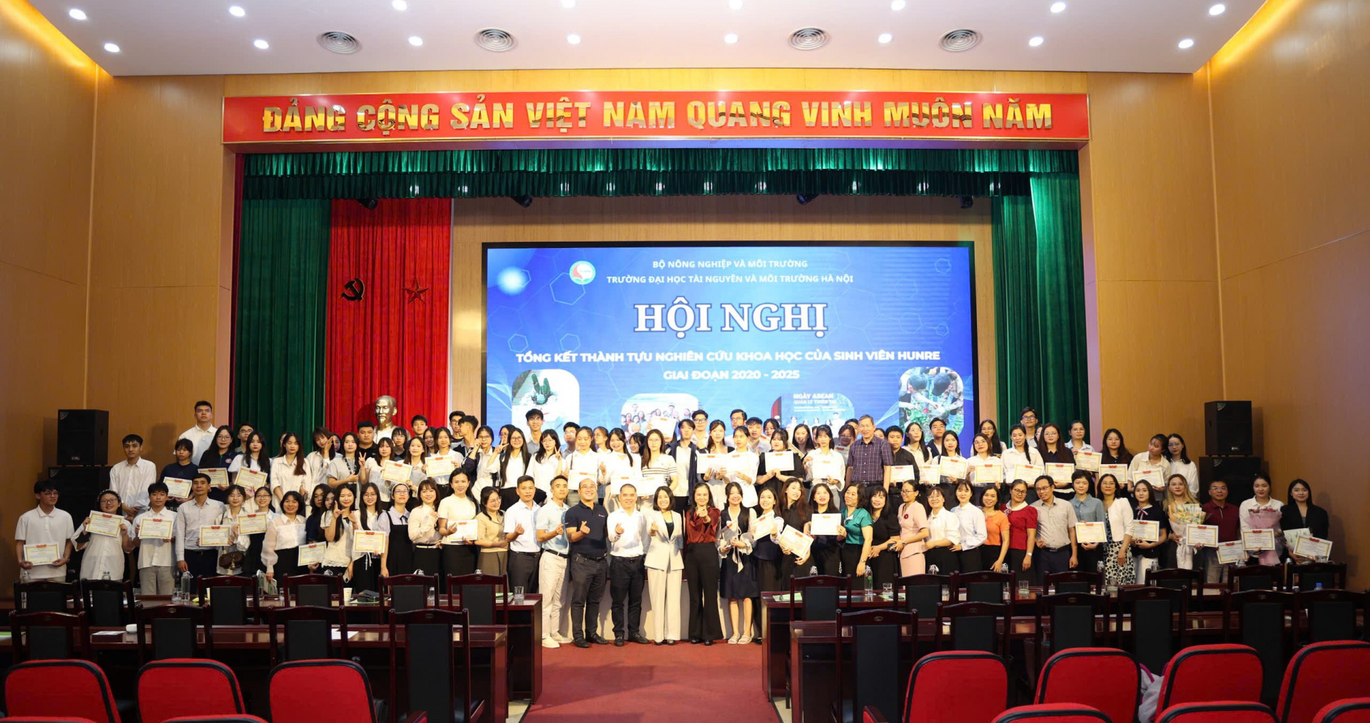 Tập_thể_1.jpg (726 KB)