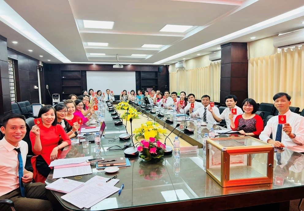 03_Tap_the_giang_vien_hop.jpg (238 KB)