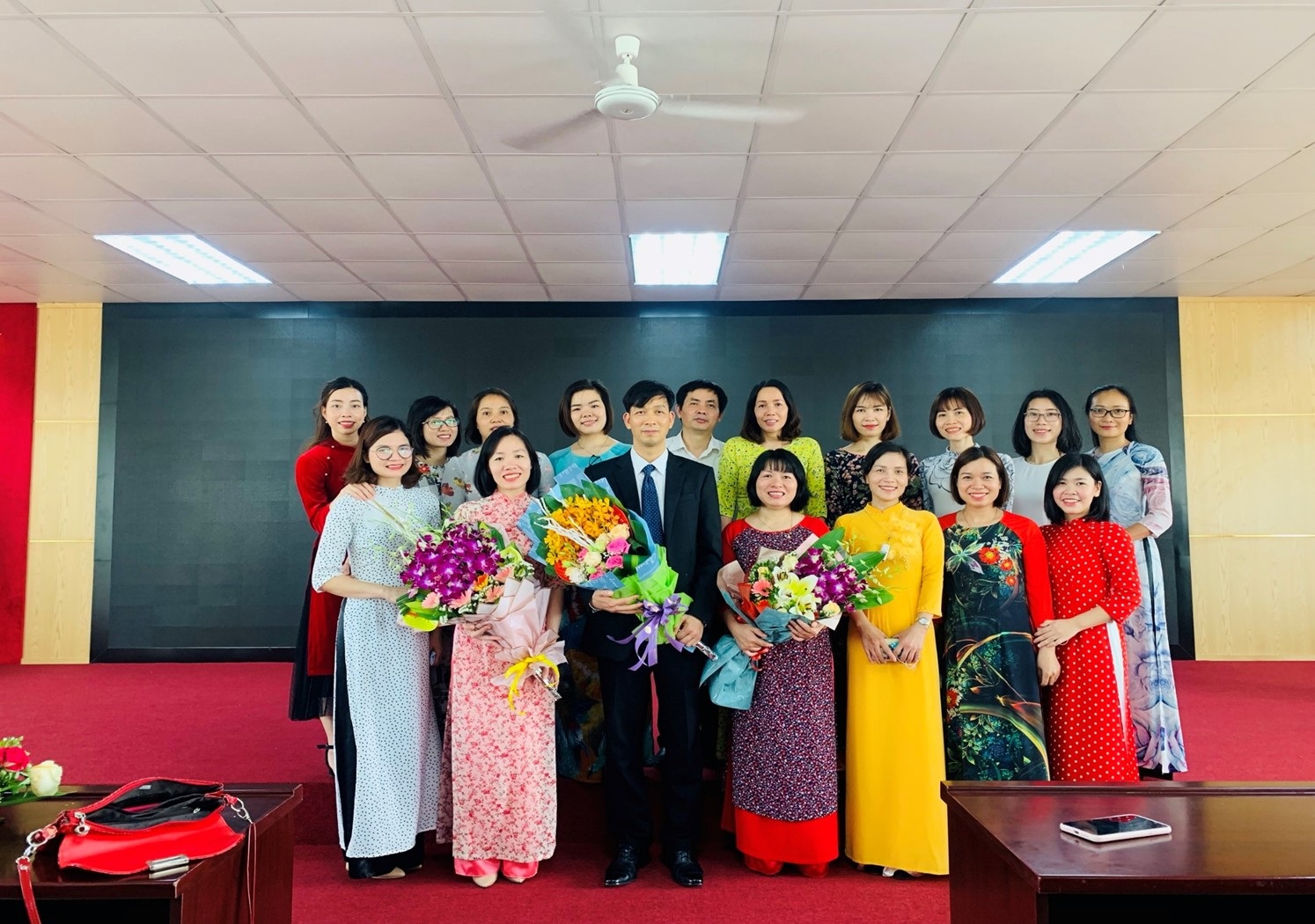 04_Tap_the_giang_vien.jpg (394 KB)