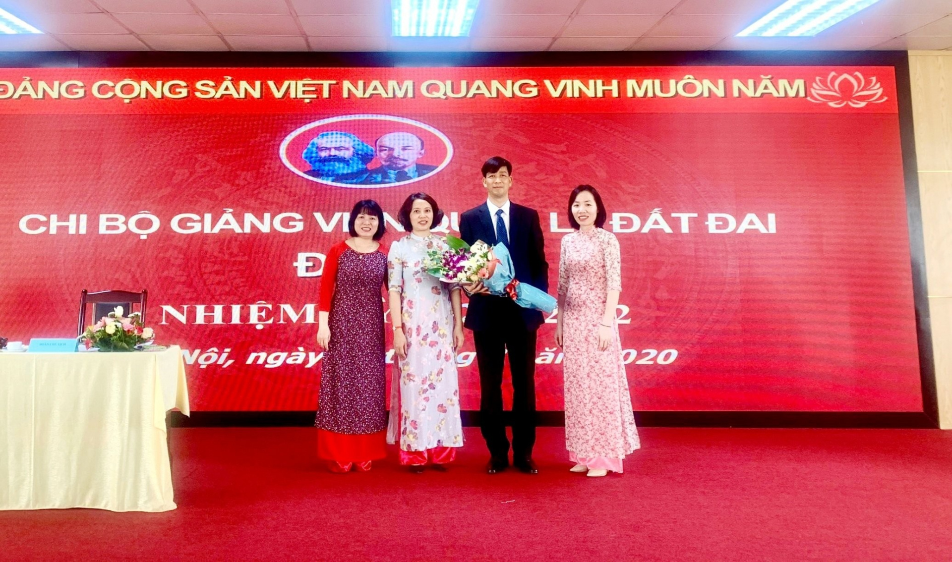 13_Hoat_dong_Dang.jpg (816 KB)