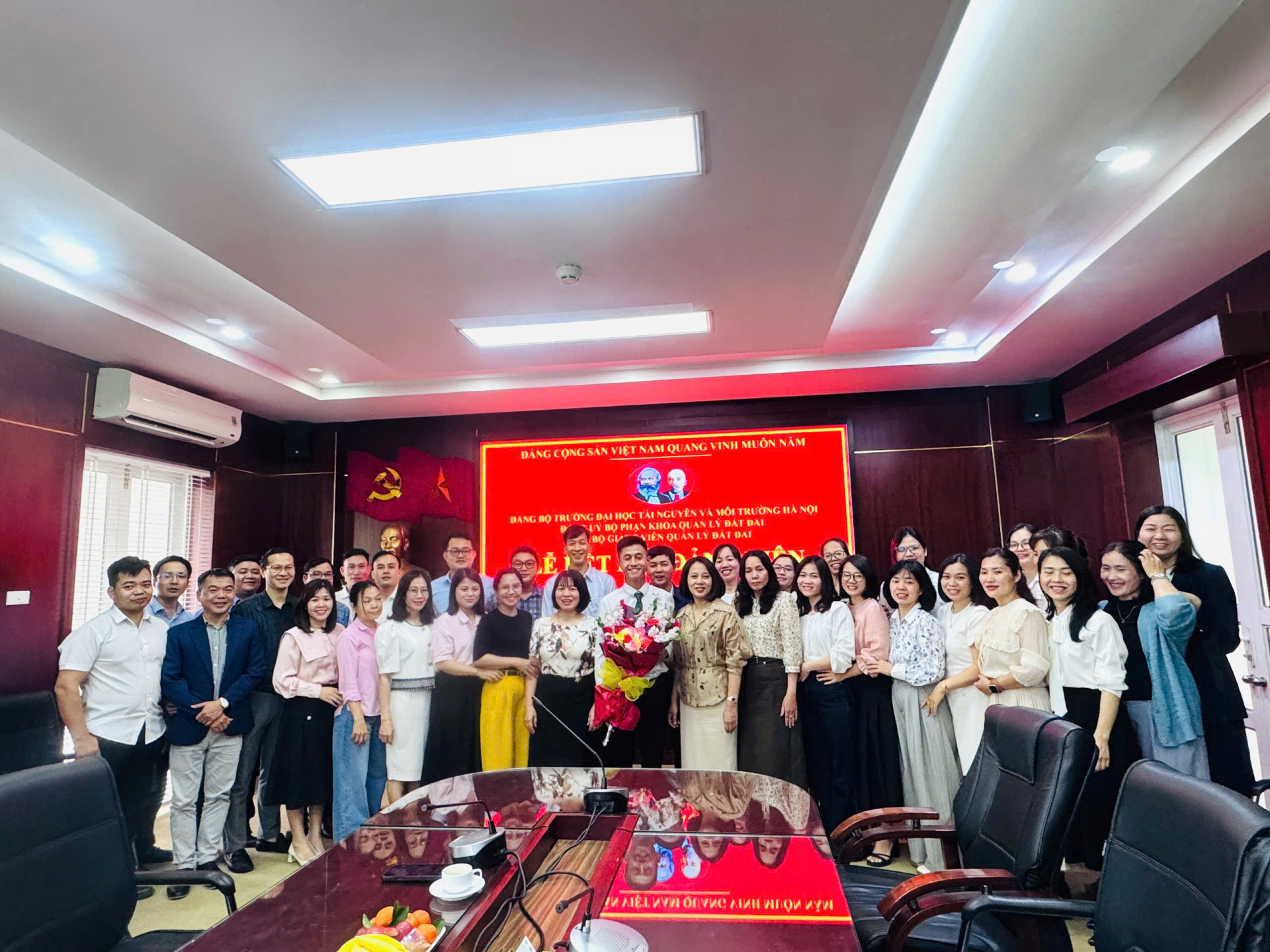 tập_thể_đảng_viên.jpg (918 KB)
