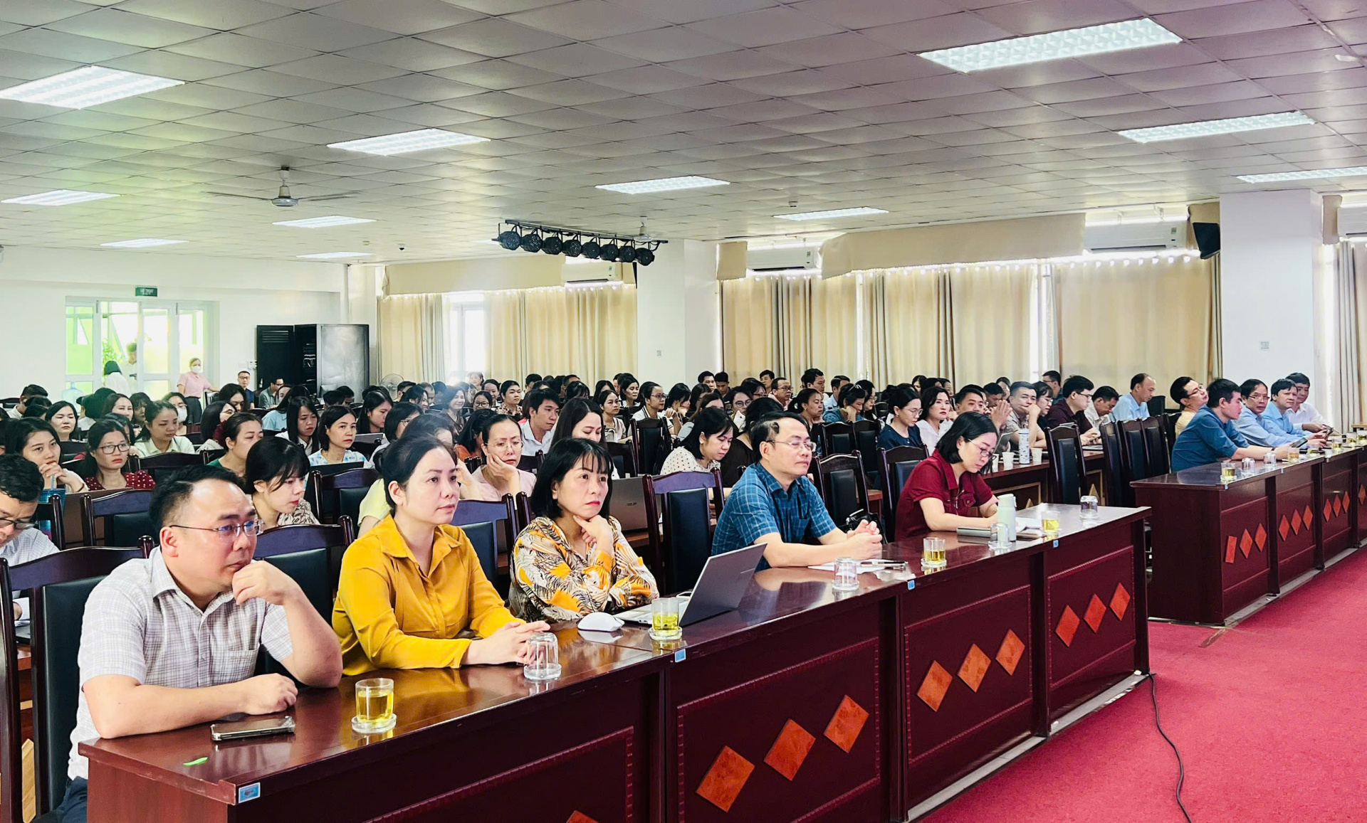 Tập_huấn_chuẩn_đầu_ra.jpg (888 KB)