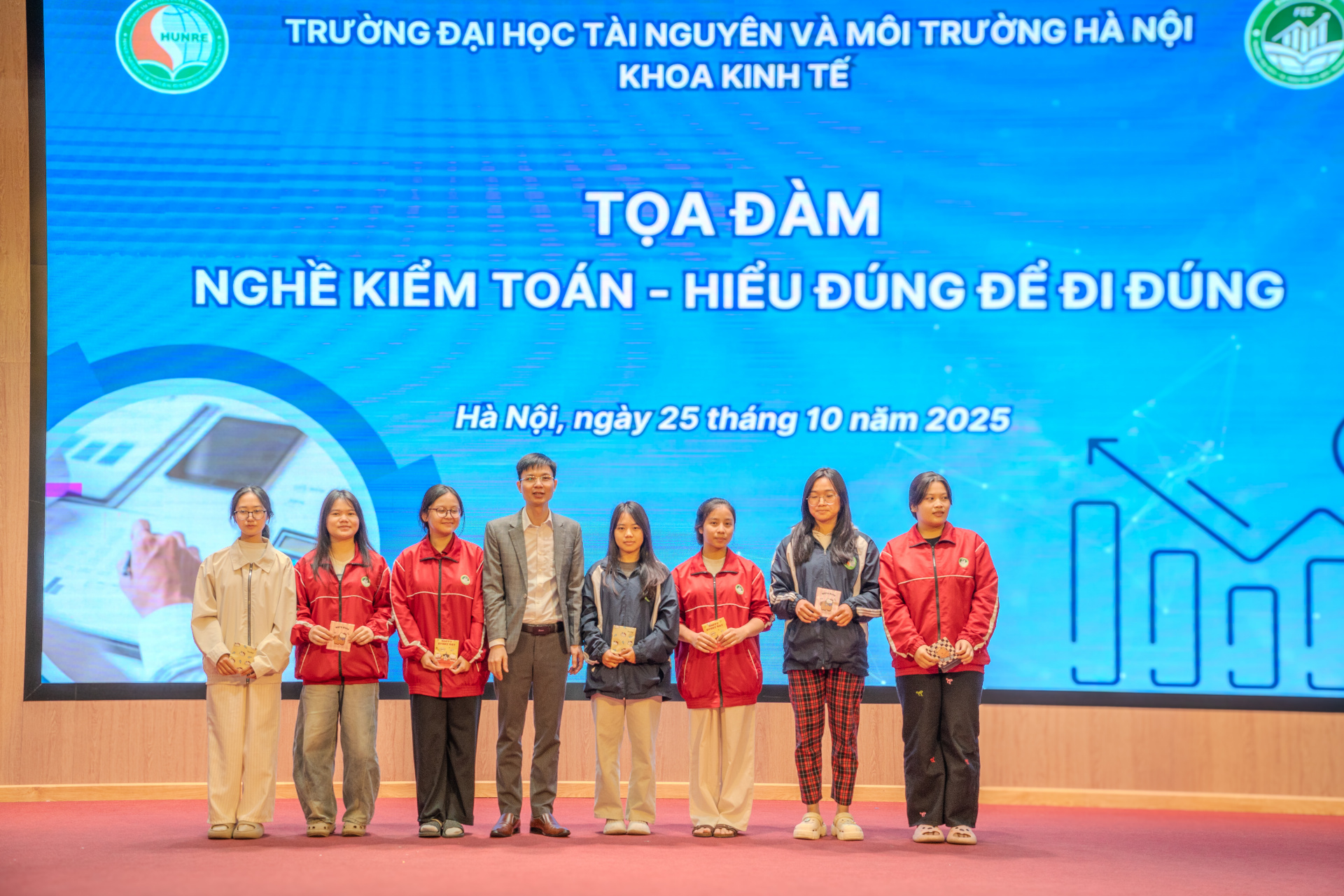 DSC07755.jpg (873 KB)